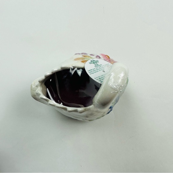 Fits and Floyd Floral Swan Filled Candle Cup - Picture 6 of 6